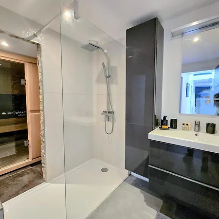 Βίλα Centre Avec Sauna - Jacuzzi - Parking - 5 Etoiles *