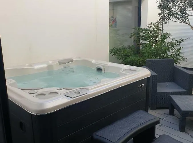 Centre Avec Sauna - Jacuzzi - Parking - 5 Etoiles Βίλα *